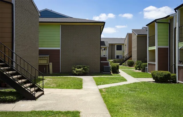 $999 | 311 Highland Cross Drive, Unit 352, Houston, TX 77073