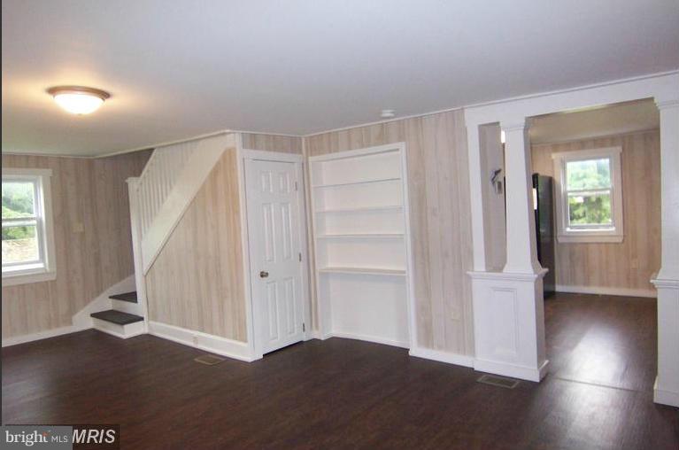 14639 Pennersville Road Cascade, MD 21719 - Photo 4 of 18 Living Room