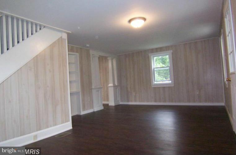 14639 Pennersville Road Cascade, MD 21719 - Photo 5 of 18 Living Room