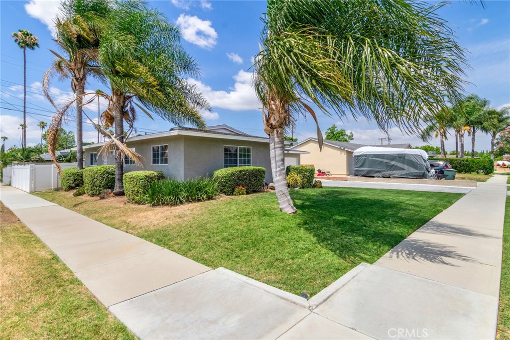8955 Holly Lane Riverside, CA 92503 - Photo 25 of 32 a view of a house with a yard