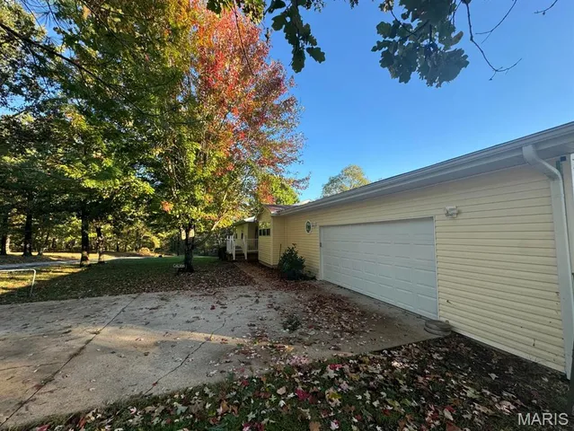 $299,000 | 7812 Nadine Road, Houston, MO 65483