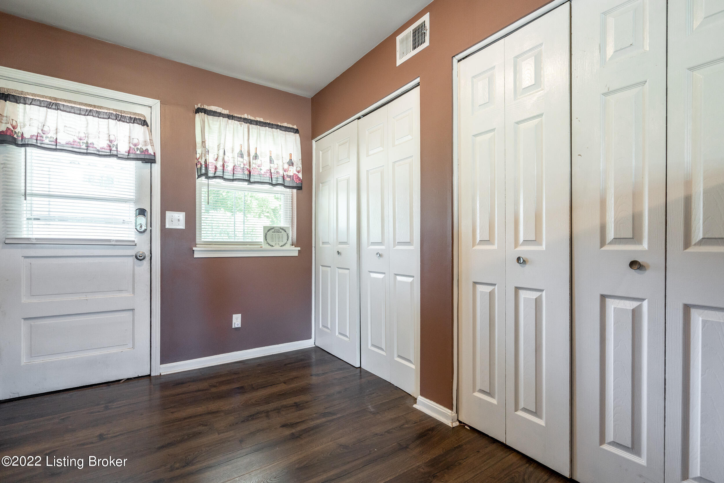 11211 Torrington Road Louisville, KY 40272 - Photo 12 of 24 11211 Torrington Rd-18