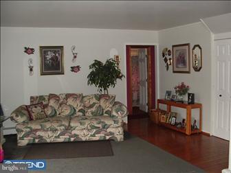 14 Hillside Road Levittown, PA 19056 - Photo 3 of 6 Living Room