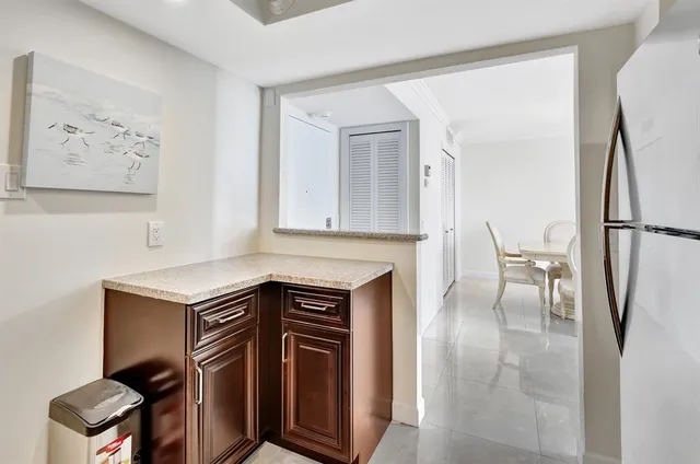 $599,000 | 2000 South Ocean Boulevard, Unit 7J, Lauderdale-by-the-Sea, FL 33062