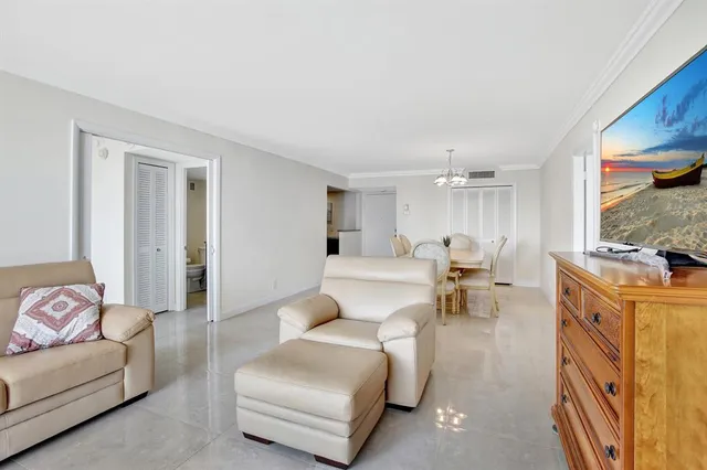 $599,000 | 2000 South Ocean Boulevard, Unit 7J, Lauderdale-by-the-Sea, FL 33062