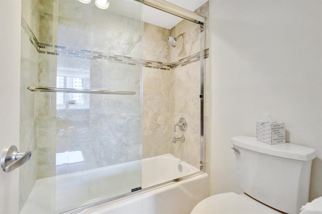 2000 South Ocean Boulevard, Unit 7J Lauderdale-by-the-Sea, FL 33062 - Photo 49 of 87 Master bath area