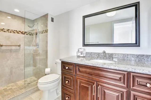 $599,000 | 2000 South Ocean Boulevard, Unit 7J, Lauderdale-by-the-Sea, FL 33062