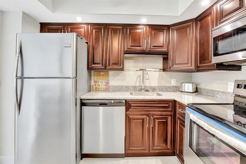 2000 South Ocean Boulevard, Unit 7J Lauderdale-by-the-Sea, FL 33062 - Photo 10 of 87