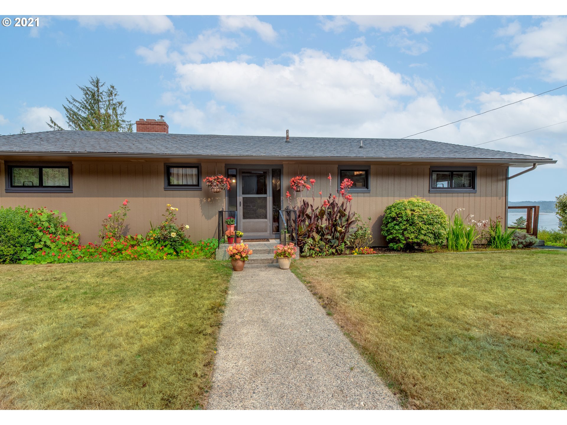 5101 Colter Street Florence, OR 97439 - Photo 2 of 31 Gallery Image 2