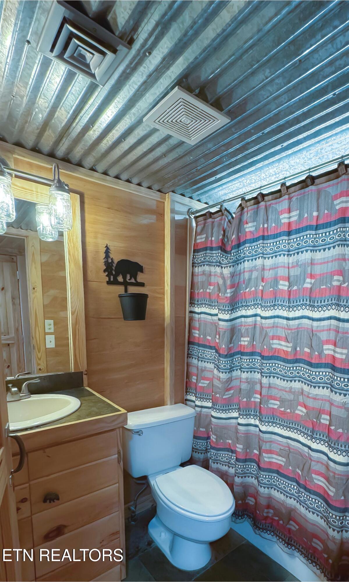 3710 Weber Road, Unit E103 Gatlinburg, TN 37738 - Photo 14 of 34 BATHROOM 2 E103
