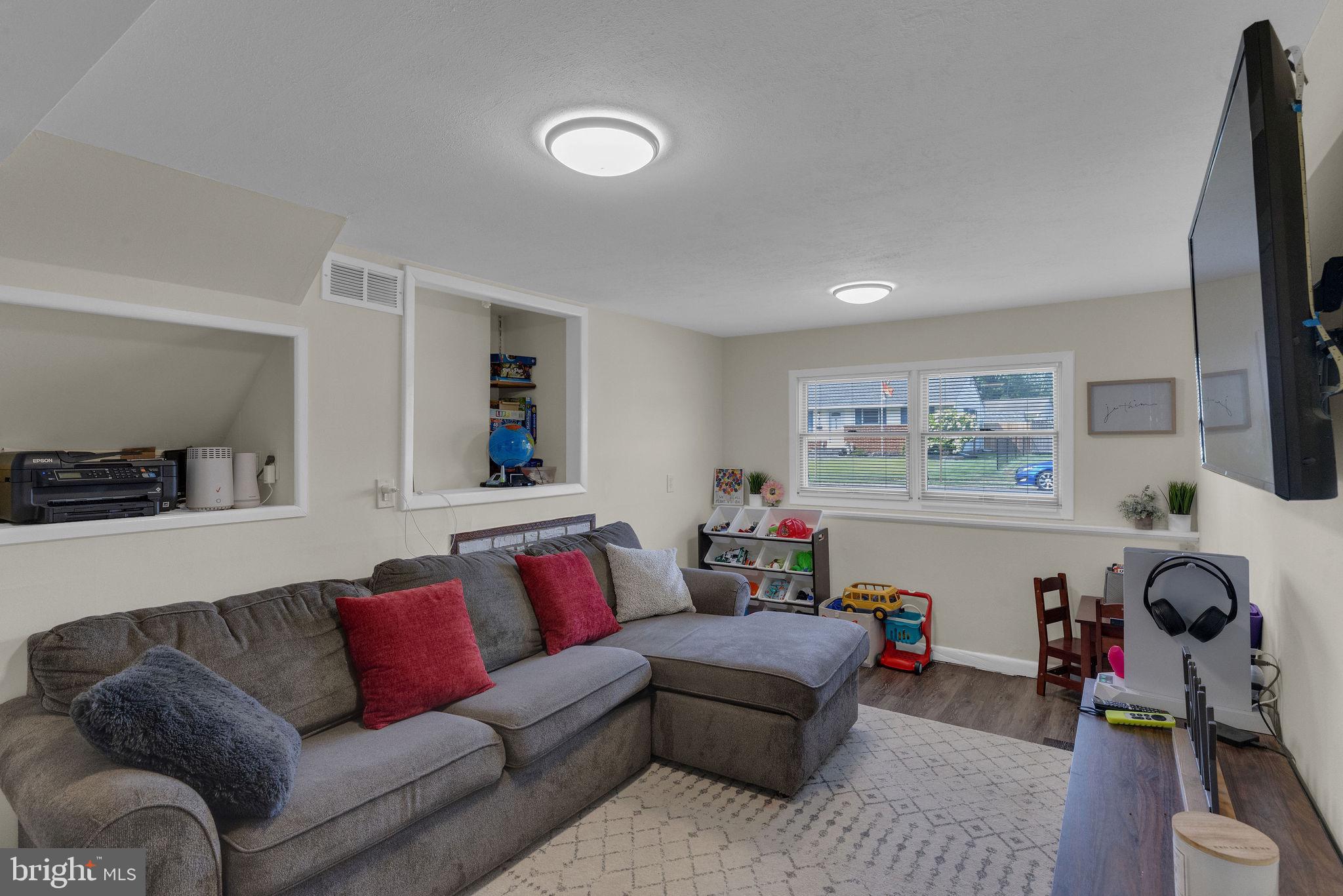 8 Phaeton Drive Hamilton, NJ 08690 - Photo 17 of 31 8 Phaeton Drive
Family Room