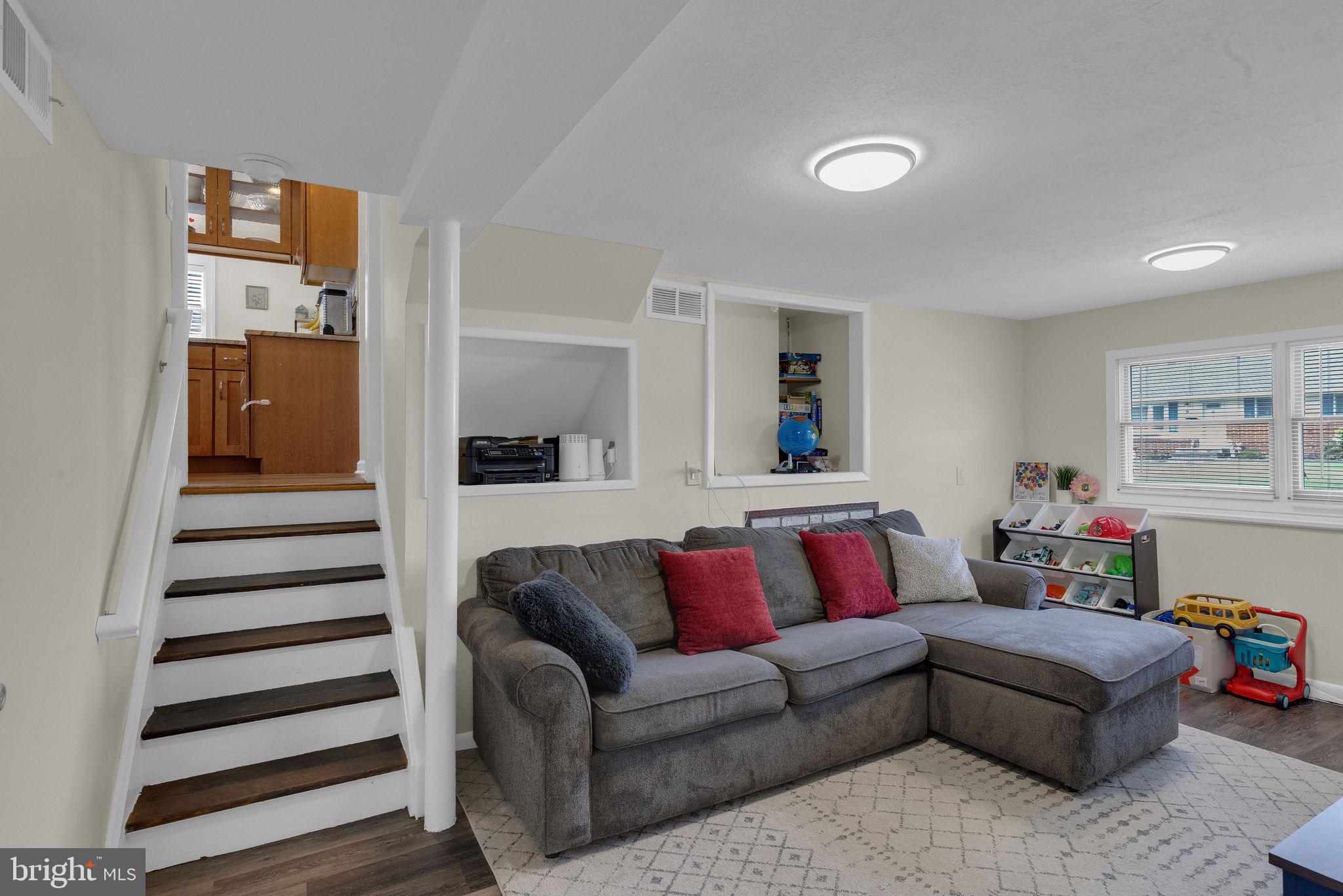 8 Phaeton Drive Hamilton, NJ 08690 - Photo 18 of 31 8 Phaeton Drive
Family Room