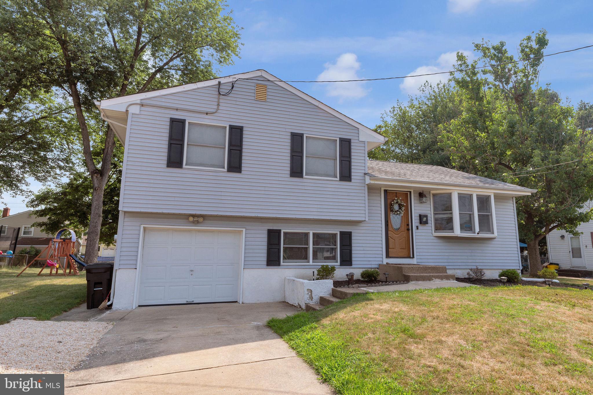 8 Phaeton Drive Hamilton, NJ 08690 - Photo 2 of 31 8 Phaeton Drive