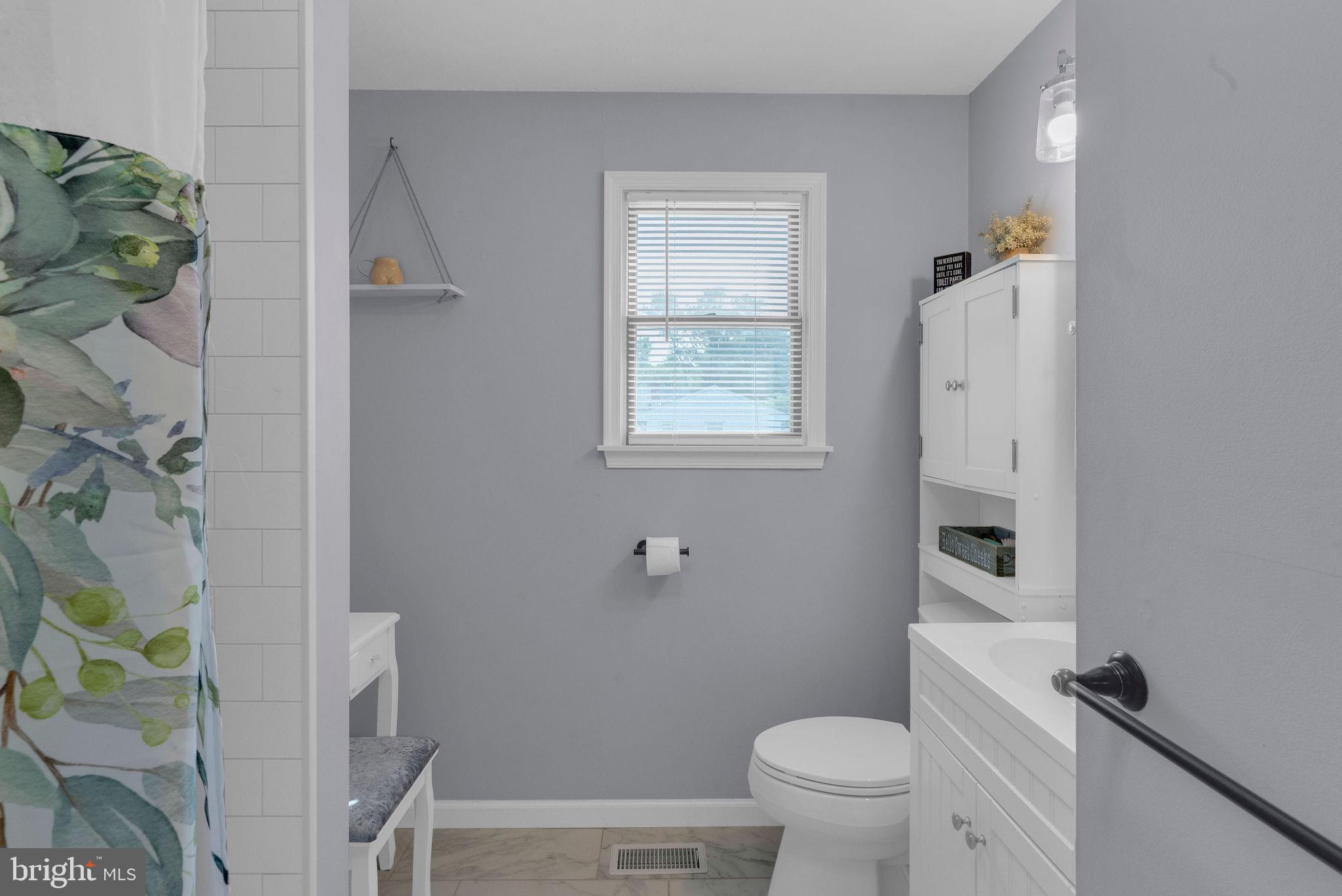 8 Phaeton Drive Hamilton, NJ 08690 - Photo 22 of 31 8 Phaeton Drive
Bathroom