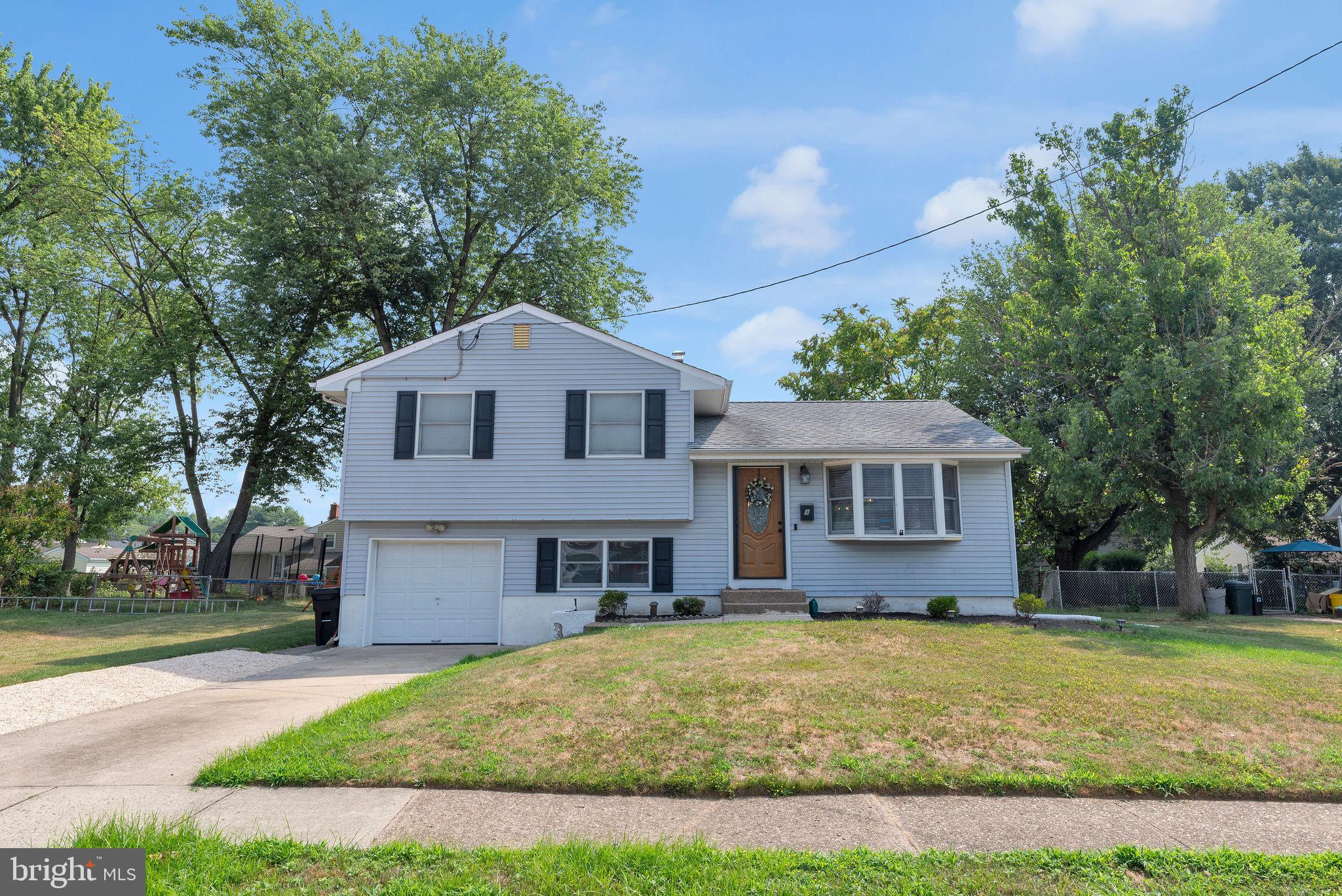 8 Phaeton Drive Hamilton, NJ 08690 - Photo 3 of 31 8 Phaeton Drive