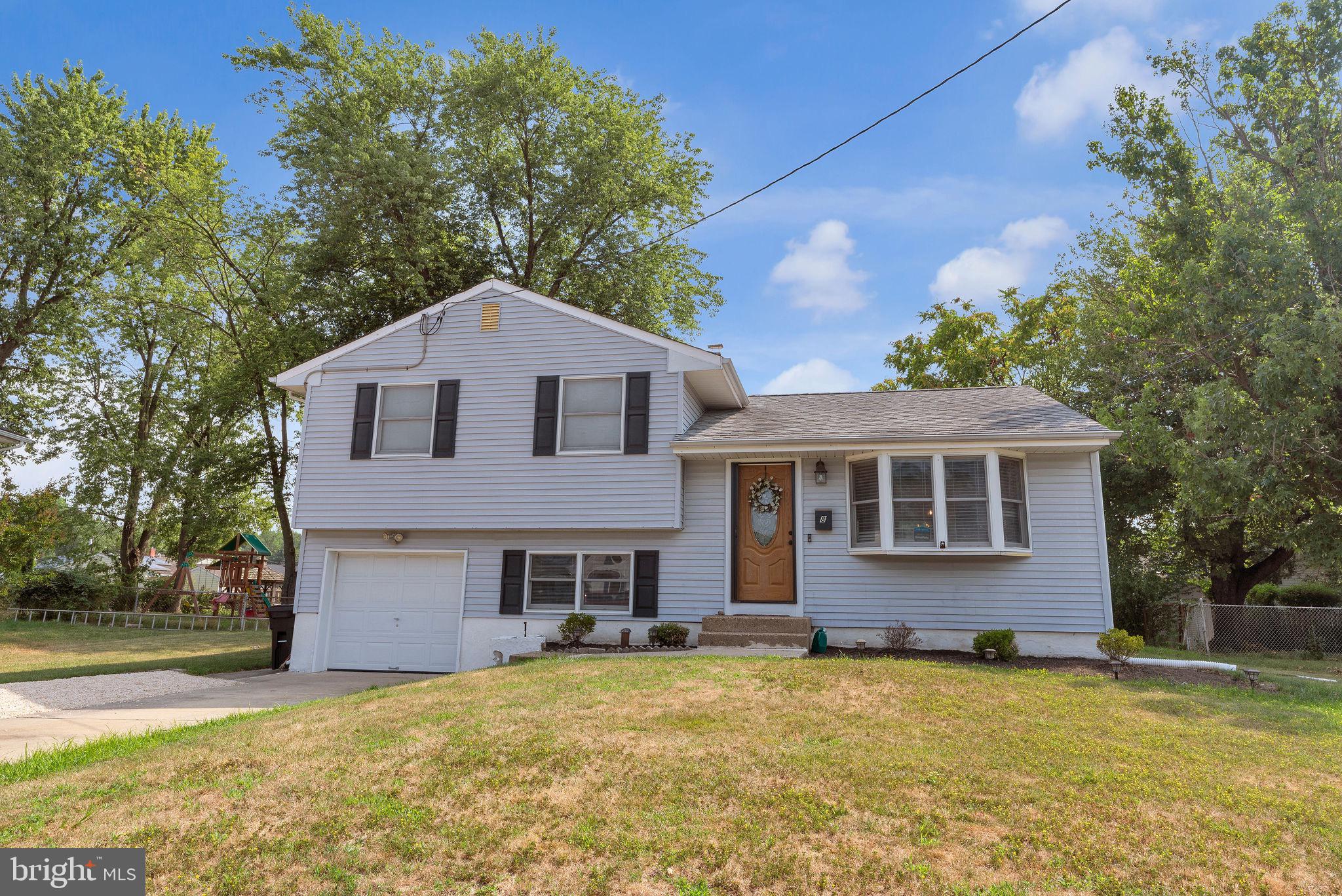 8 Phaeton Drive Hamilton, NJ 08690 - Photo 4 of 31 8 Phaeton Drive
