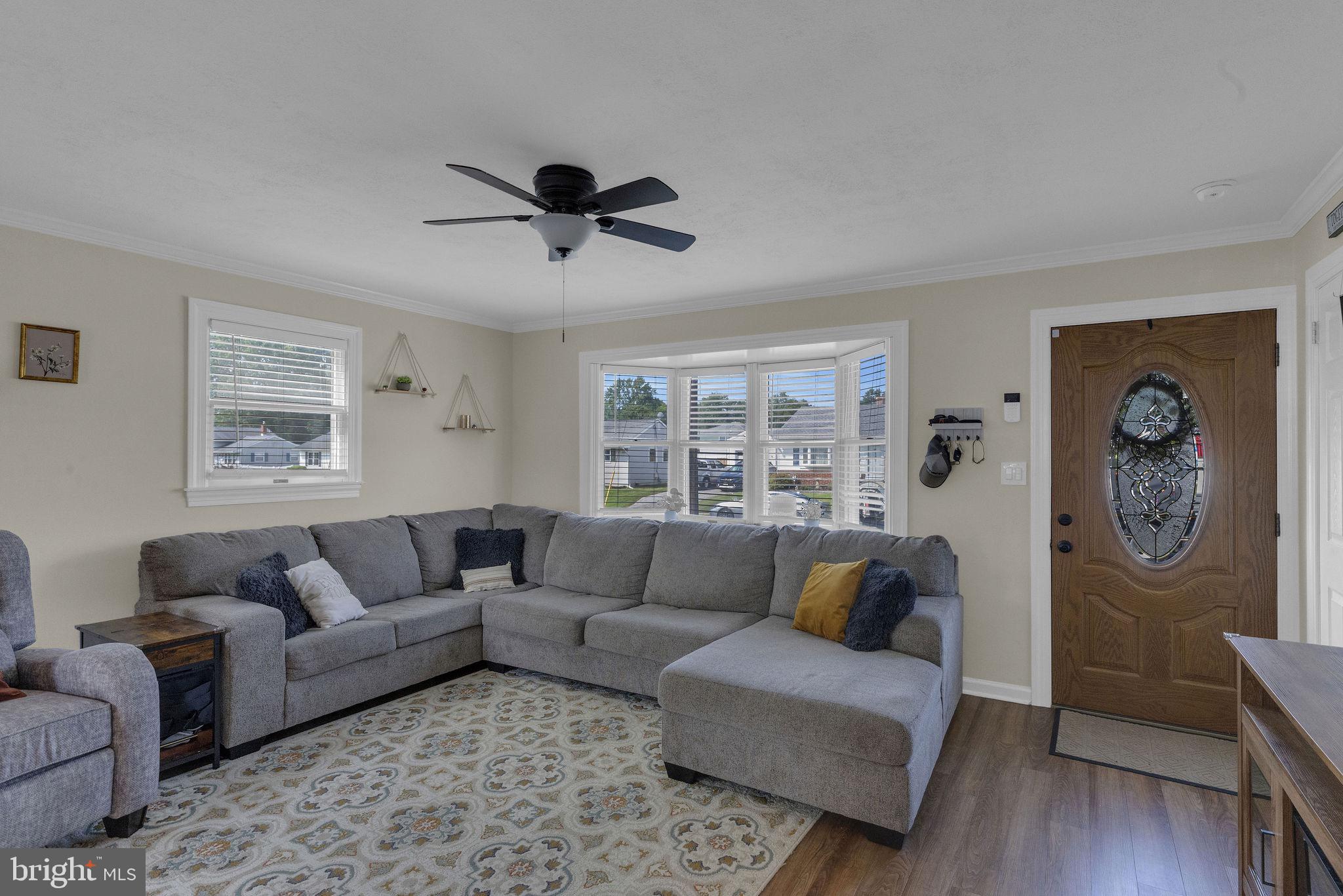 8 Phaeton Drive Hamilton, NJ 08690 - Photo 5 of 31 8 Phaeton Drive
Living Room