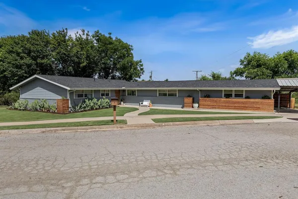 $499,000 | 1613 South Cliff Street, Decatur, TX 76234