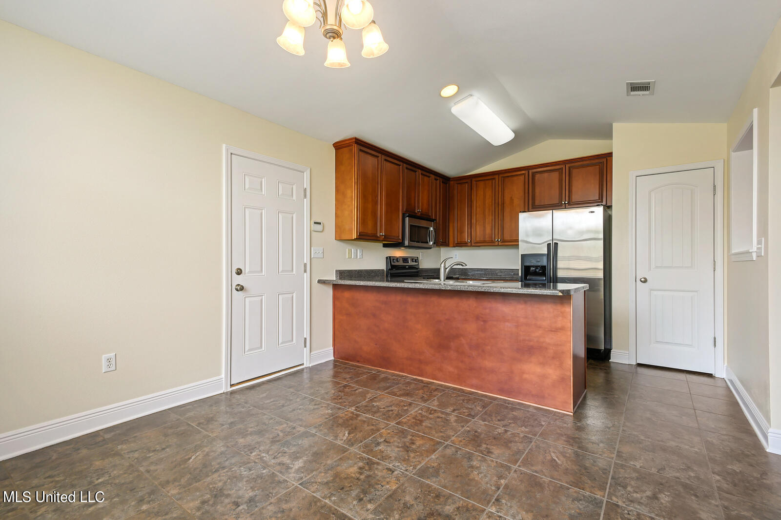 14597 Canal Crossing Boulevard Gulfport, MS 39503 - Photo 14 of 25 014_1600x1067_mls (5)