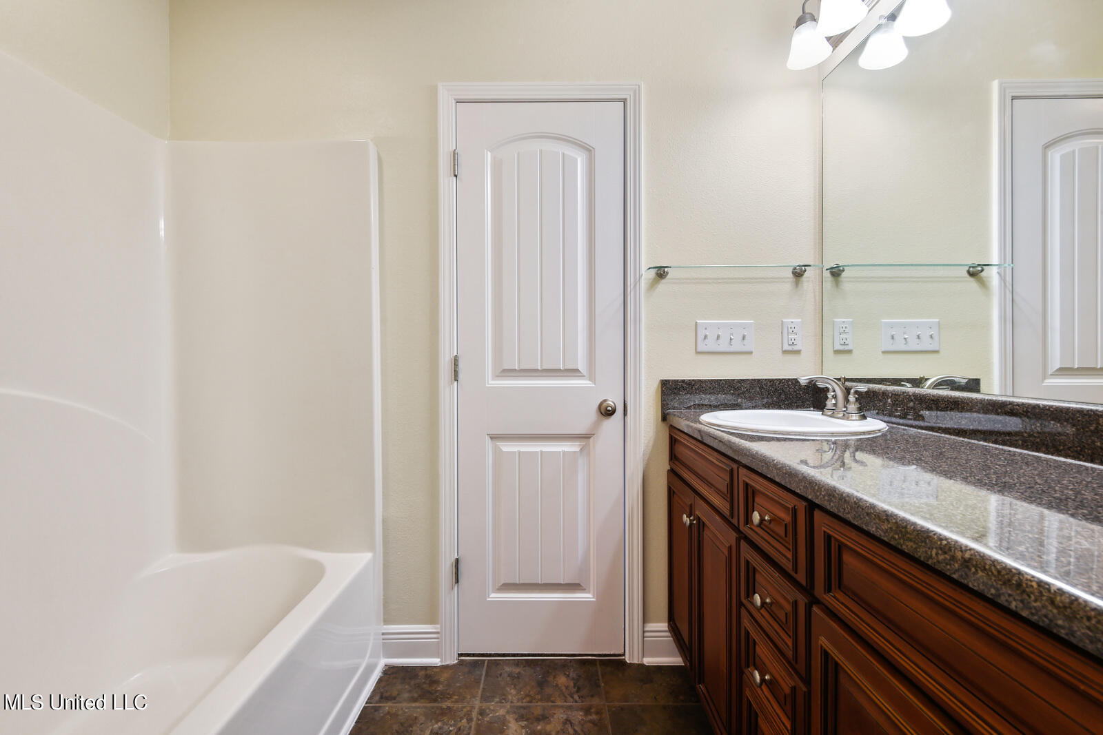 14597 Canal Crossing Boulevard Gulfport, MS 39503 - Photo 21 of 25 021_1600x1067_mls (4)