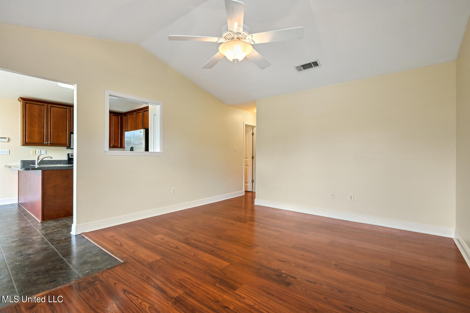 14597 Canal Crossing Boulevard Gulfport, MS 39503 - Photo 8 of 25 008_1600x1067_mls (5)