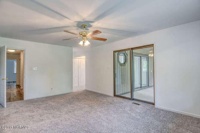 215 Ravenswood Road Hampstead, NC 28443 - Photo 20 of 52 215 Ravenswood Rd Hampstead NC-small-019