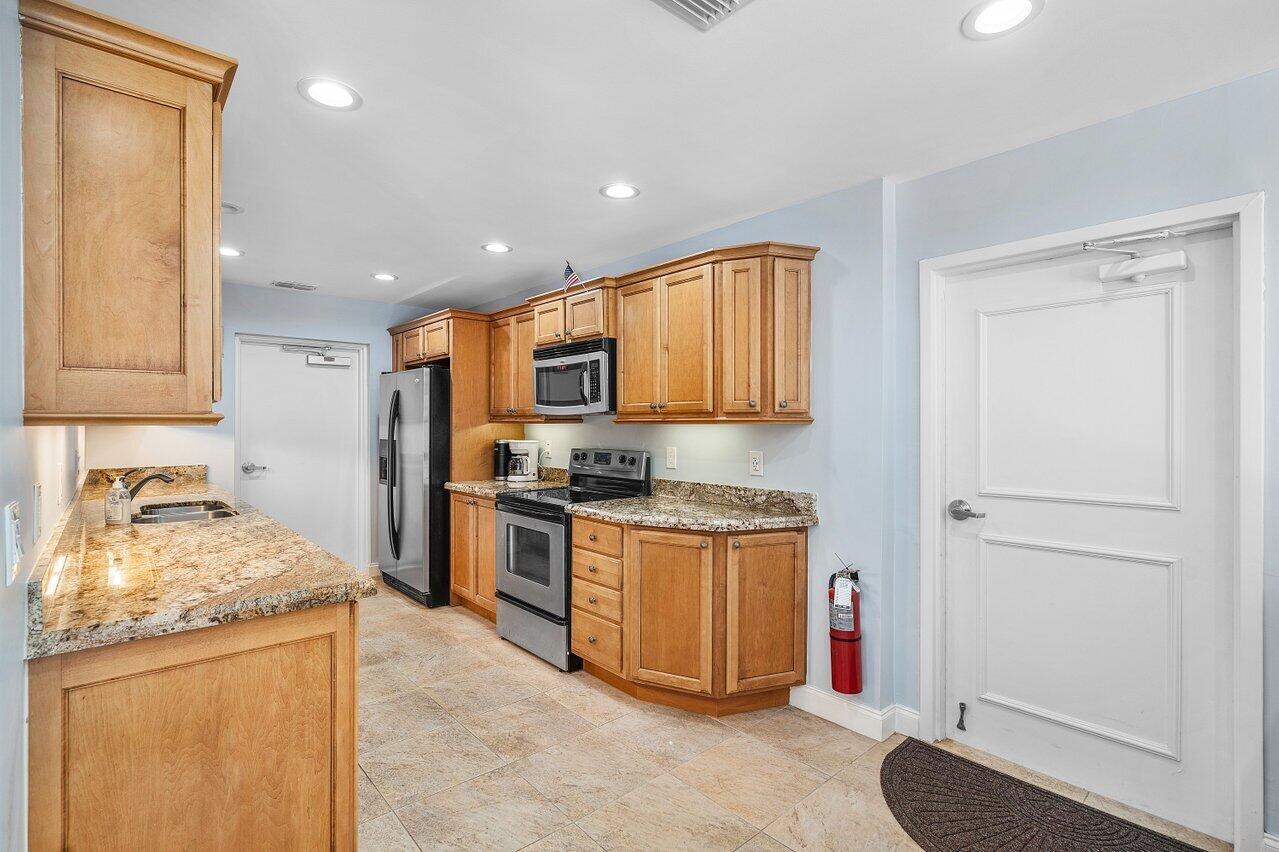 2677 South Ocean Boulevard, Unit 2B Boca Raton, FL 33432 - Photo 33 of 37 032-2677SouthOceanBoulevard-2B-BocaRaton