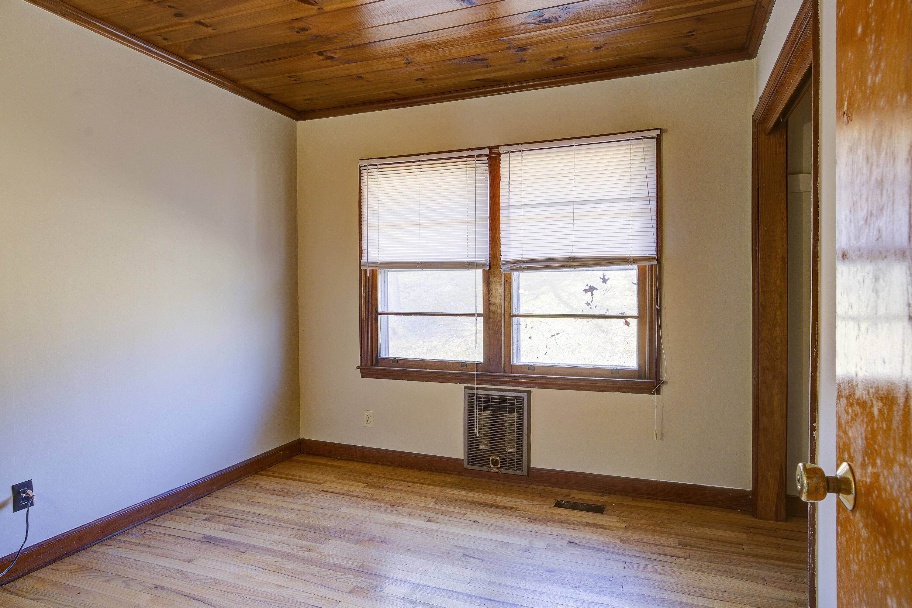 328 Cedar Valley Road Bristol, TN 37620 - Photo 13 of 33 Cedar-10