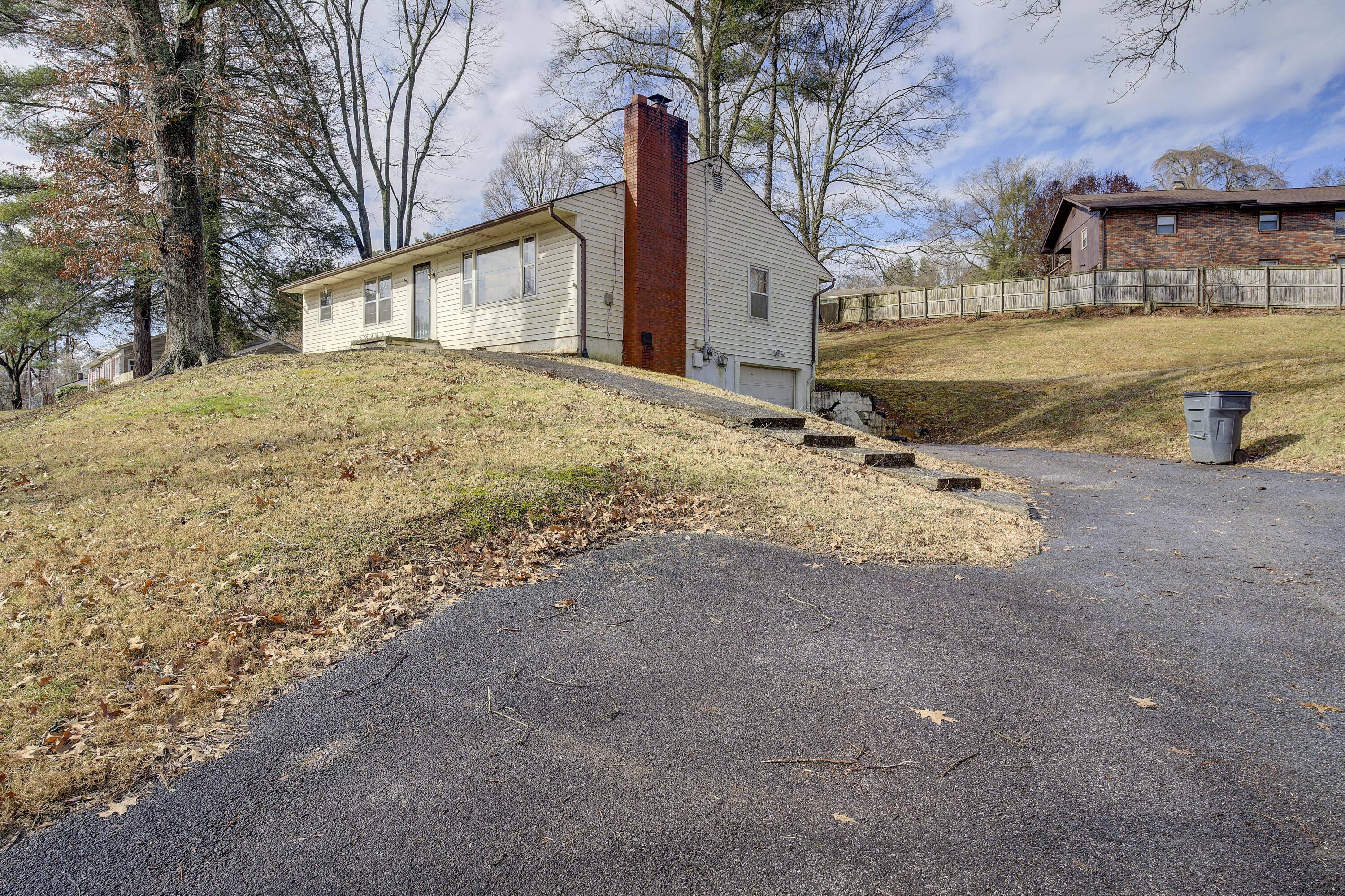 328 Cedar Valley Road Bristol, TN 37620 - Photo 2 of 33 Cedar-25