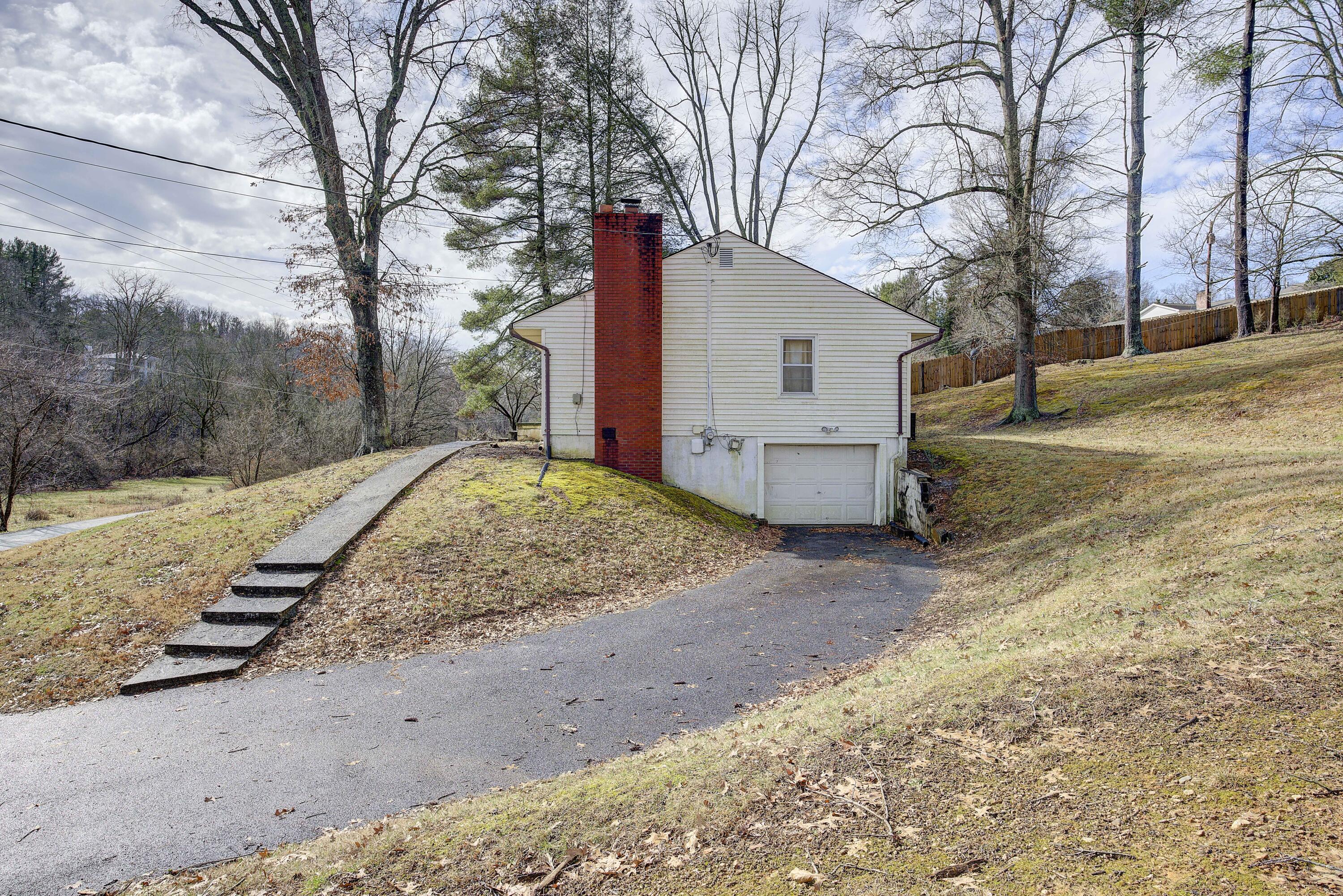 328 Cedar Valley Road Bristol, TN 37620 - Photo 27 of 33 Cedar-26