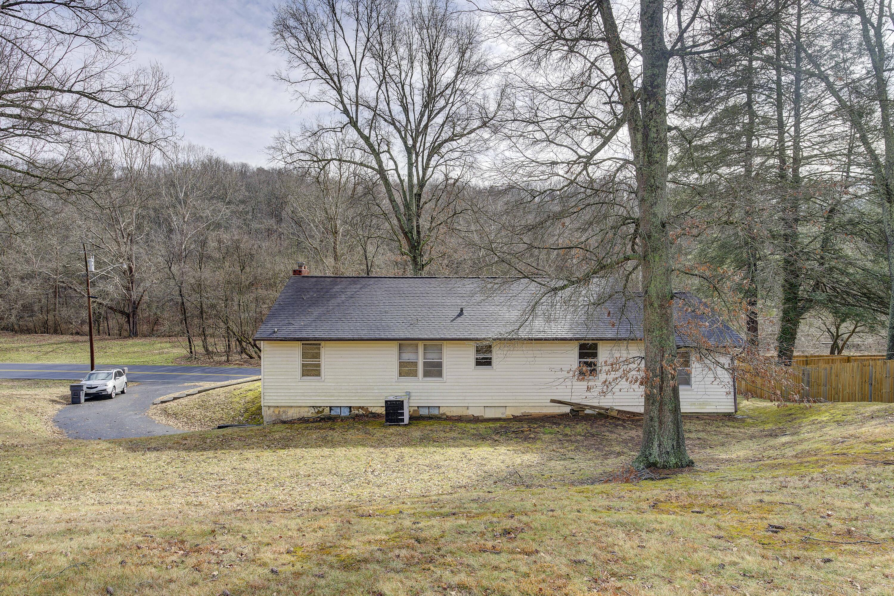 328 Cedar Valley Road Bristol, TN 37620 - Photo 3 of 33 Cedar-30