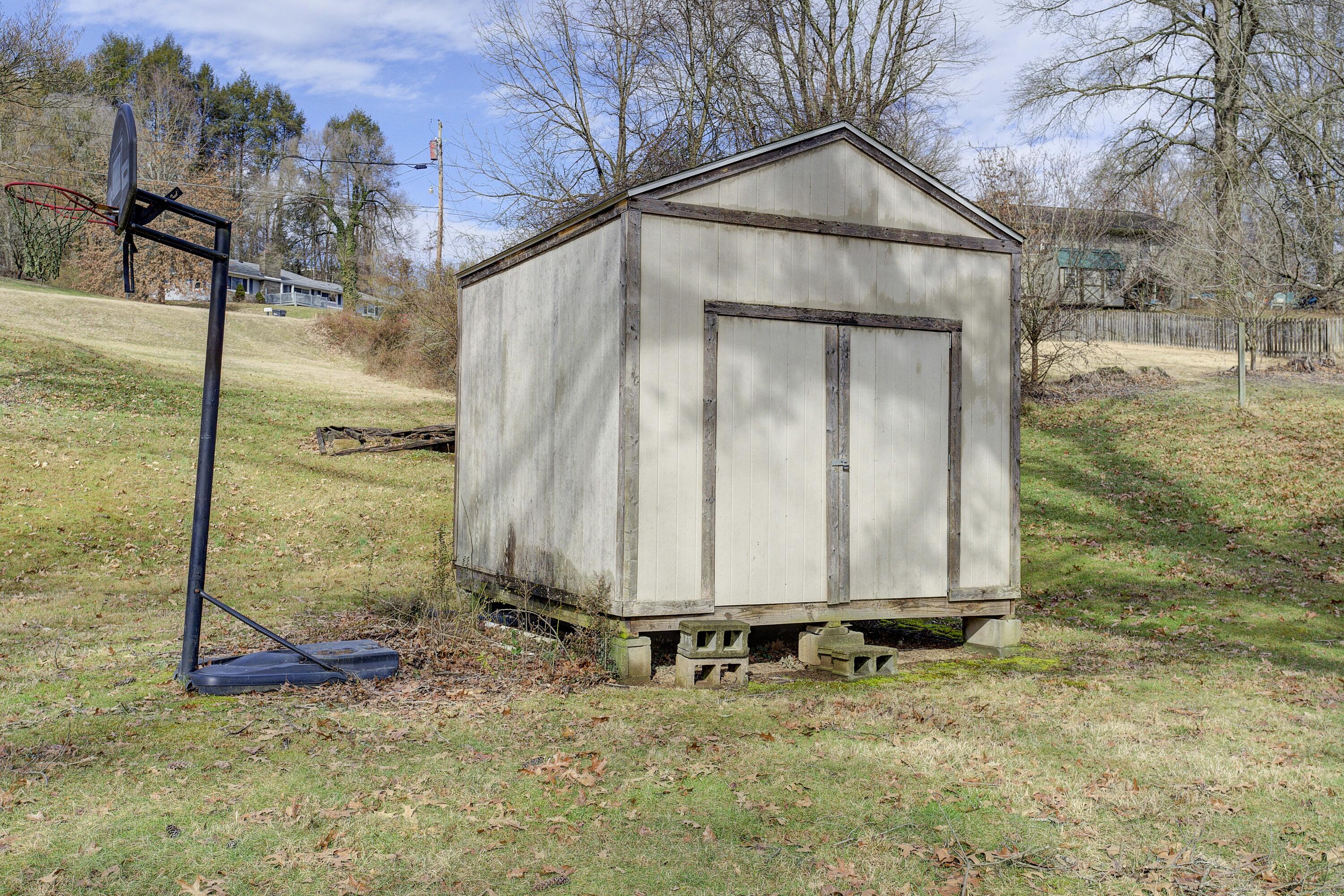 328 Cedar Valley Road Bristol, TN 37620 - Photo 31 of 33 Cedar-31