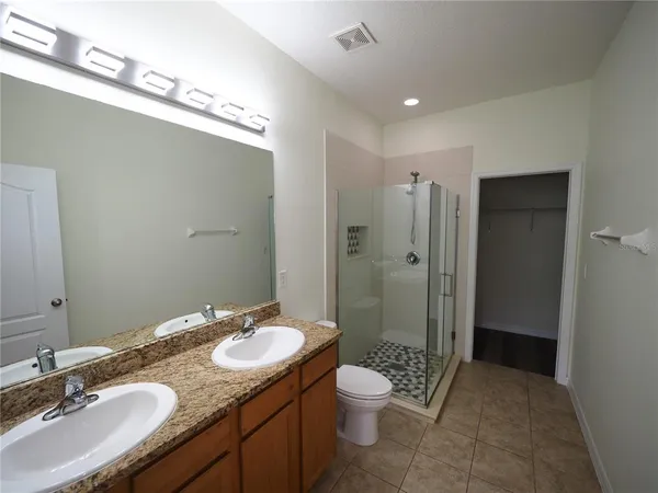 $2,400 | 8140 Enclave Way, Unit 101, Sarasota, FL 34243