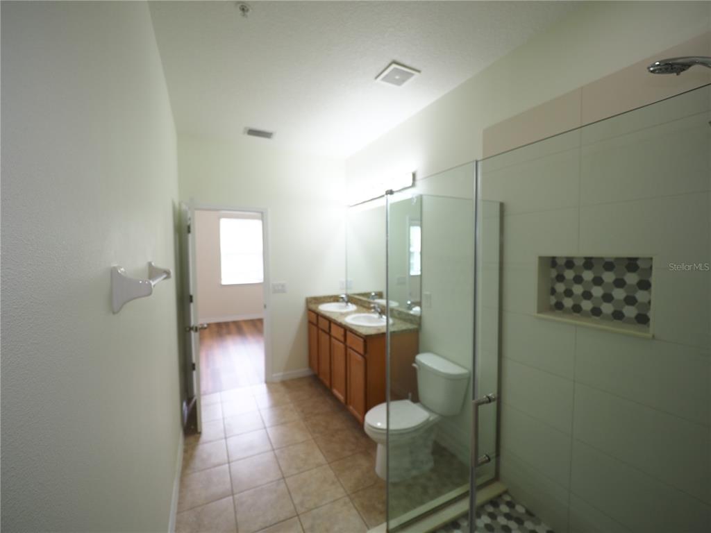 8140 Enclave Way, Unit 101 Sarasota, FL 34243 - Photo 19 of 32