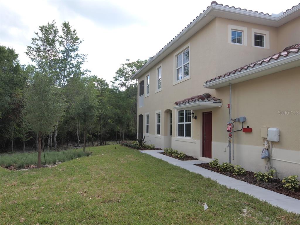 8140 Enclave Way, Unit 101 Sarasota, FL 34243 - Photo 2 of 32