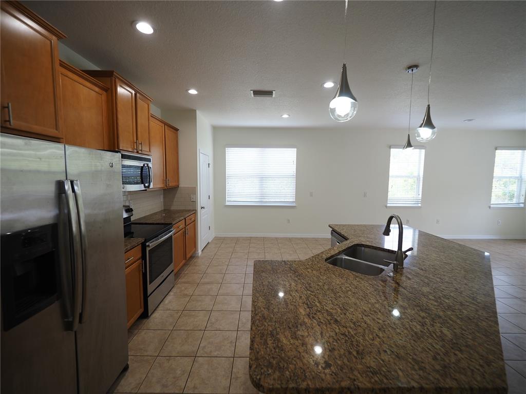 8140 Enclave Way, Unit 101 Sarasota, FL 34243 - Photo 4 of 32