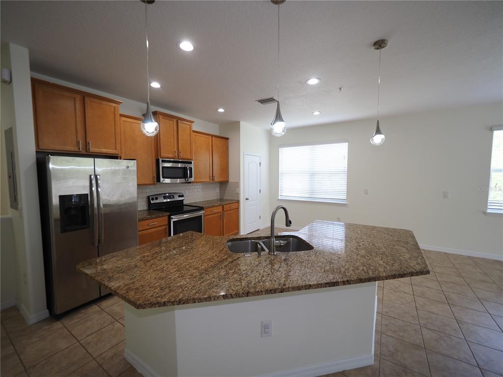 8140 Enclave Way, Unit 101 Sarasota, FL 34243 - Photo 5 of 32