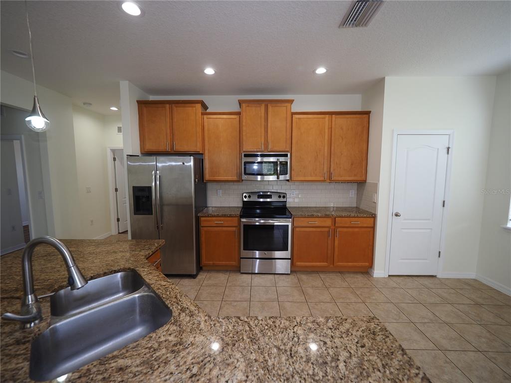 8140 Enclave Way, Unit 101 Sarasota, FL 34243 - Photo 7 of 32