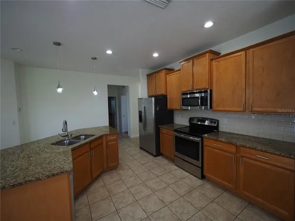 $2,400 | 8140 Enclave Way, Unit 101, Sarasota, FL 34243