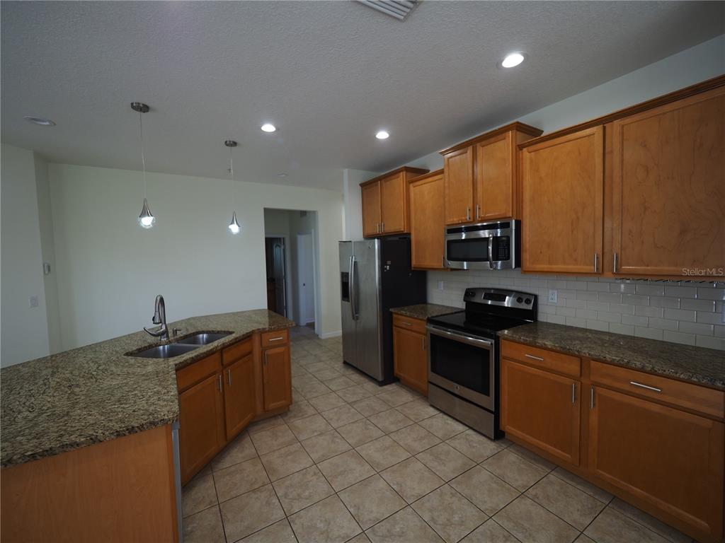 8140 Enclave Way, Unit 101 Sarasota, FL 34243 - Photo 8 of 32