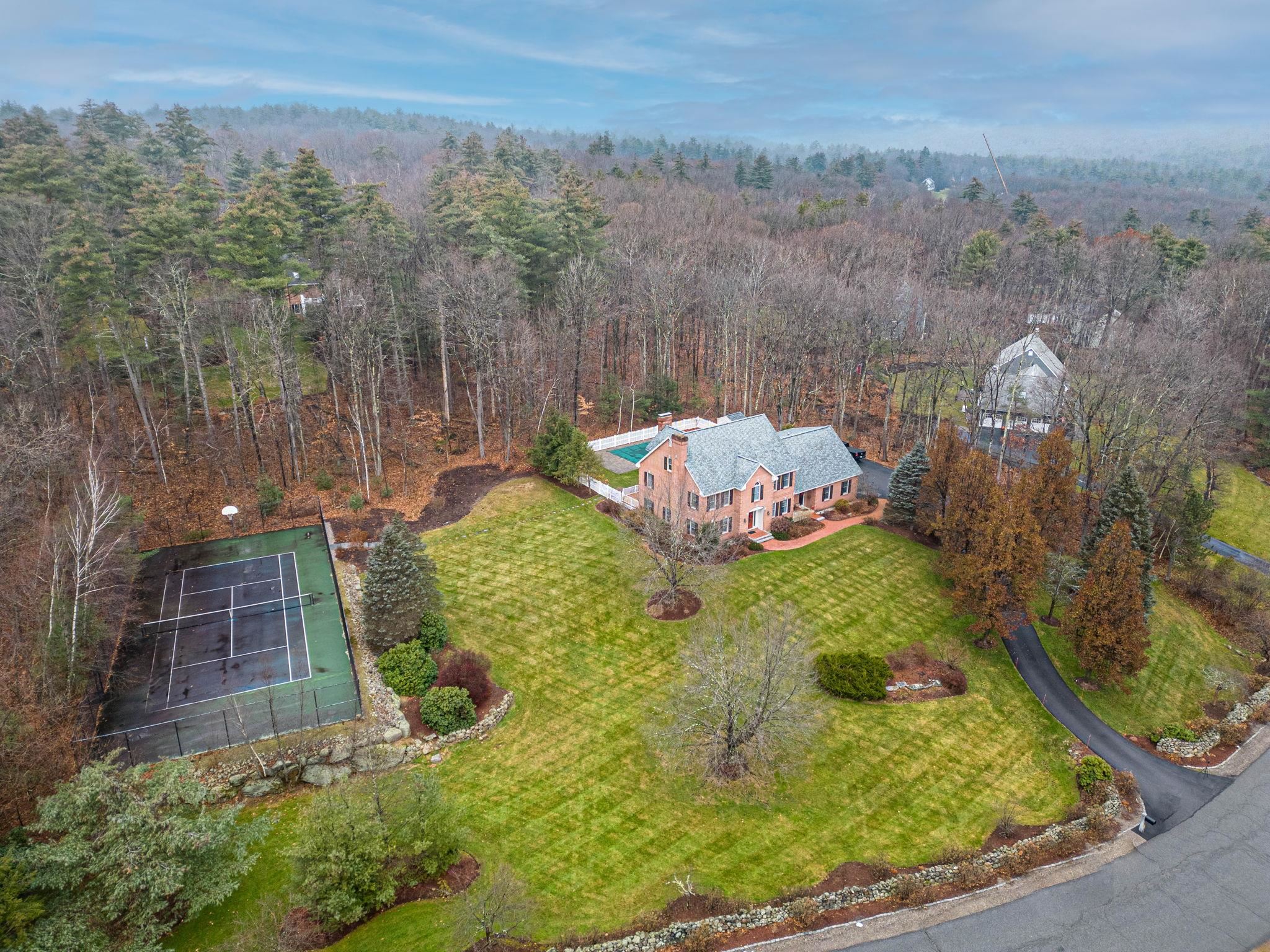 4 Rosewell Road Bedford, NH 03110 - Photo 13 of 40