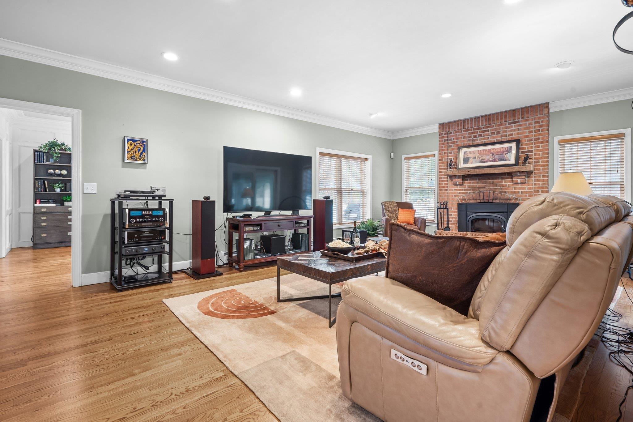 4 Rosewell Road Bedford, NH 03110 - Photo 5 of 40
