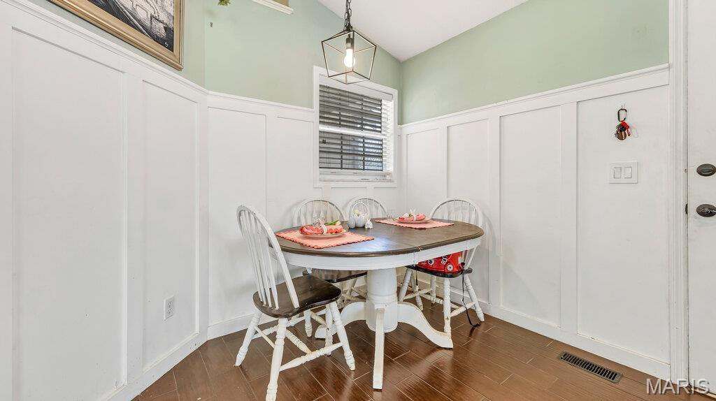 535 Oaktree Crossing Court Ballwin, MO 63021 - Photo 12 of 31