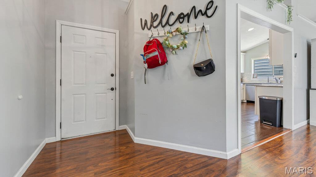 535 Oaktree Crossing Court Ballwin, MO 63021 - Photo 2 of 31