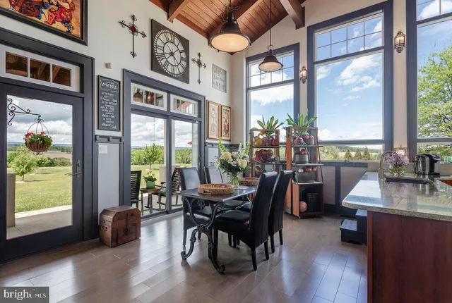 a view of kitchen with washer and dryer