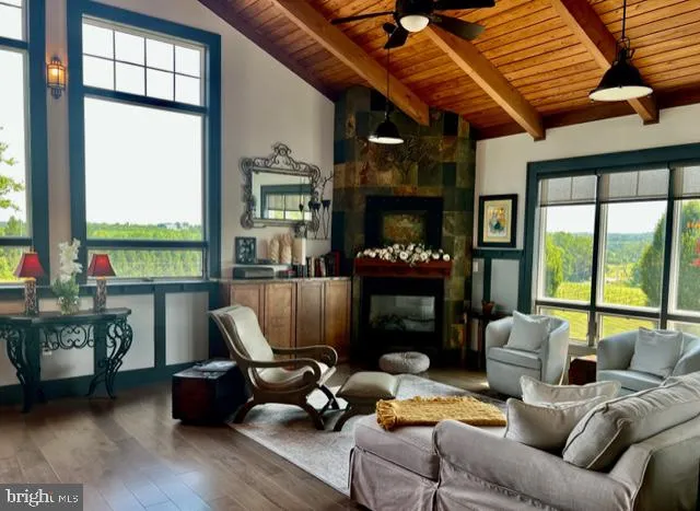 a view of a livingroom with furniture and a ceiling fan