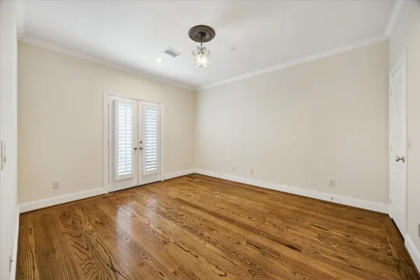 $1,575,000 | 4820 Linden Street, Bellaire, TX 77401