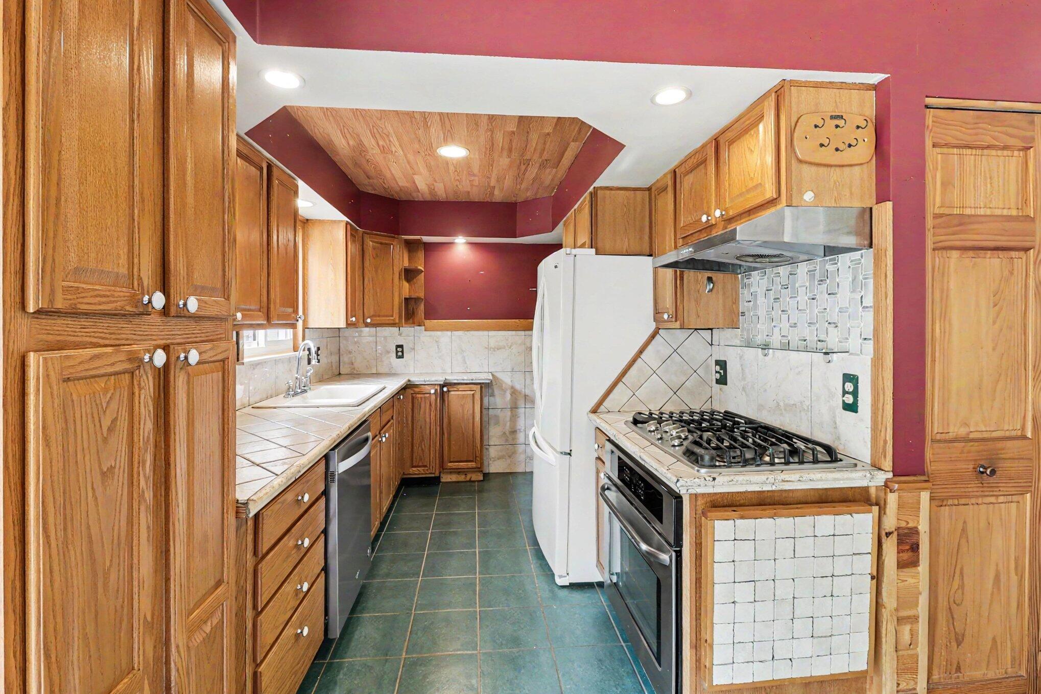 6350 Byron Road Howell, MI 48855 - Photo 4 of 33 4