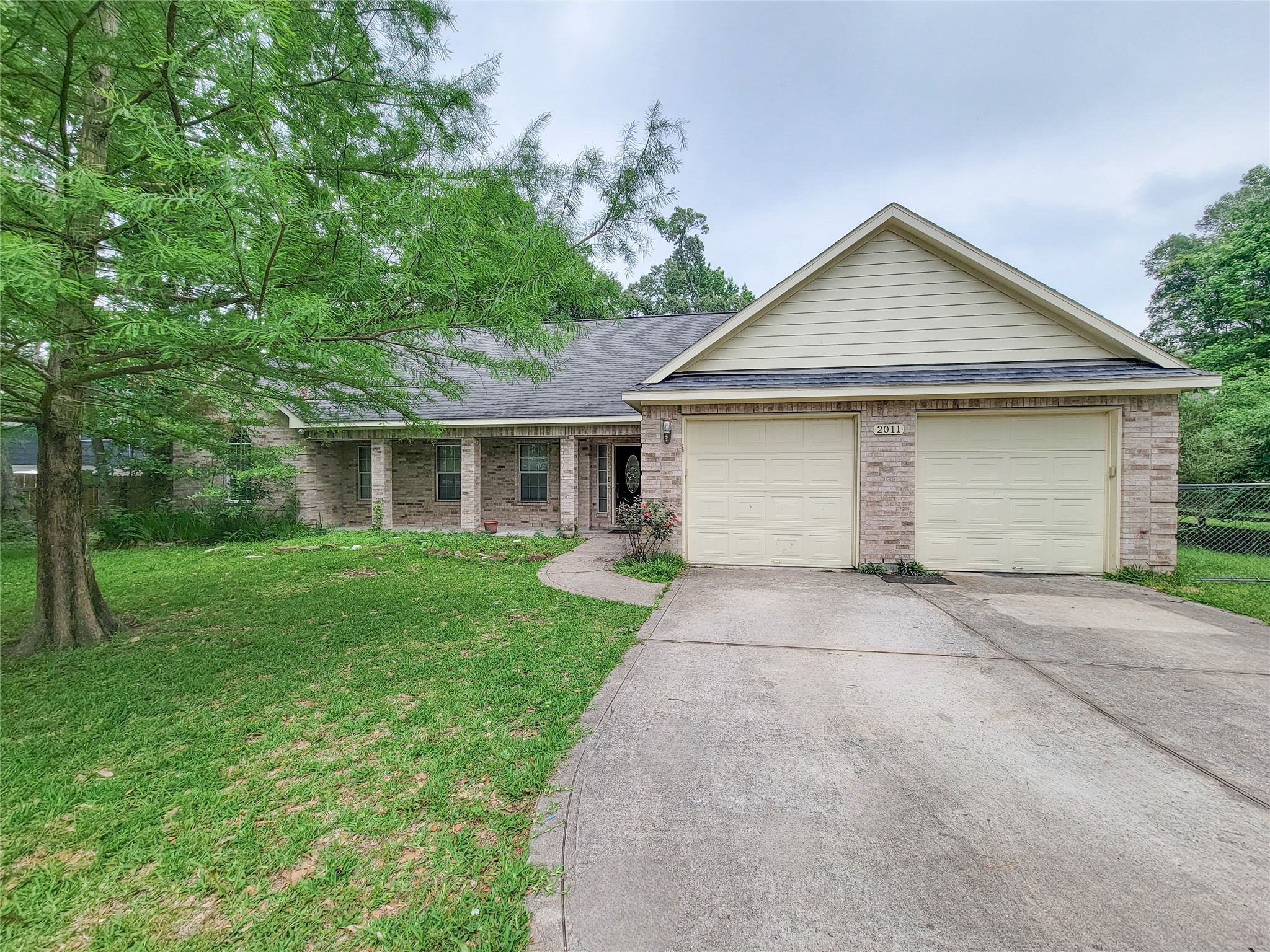 2011 Old Ox Road Spring, TX 77386 - Photo 38 of 38 a front view of house with yard and green space