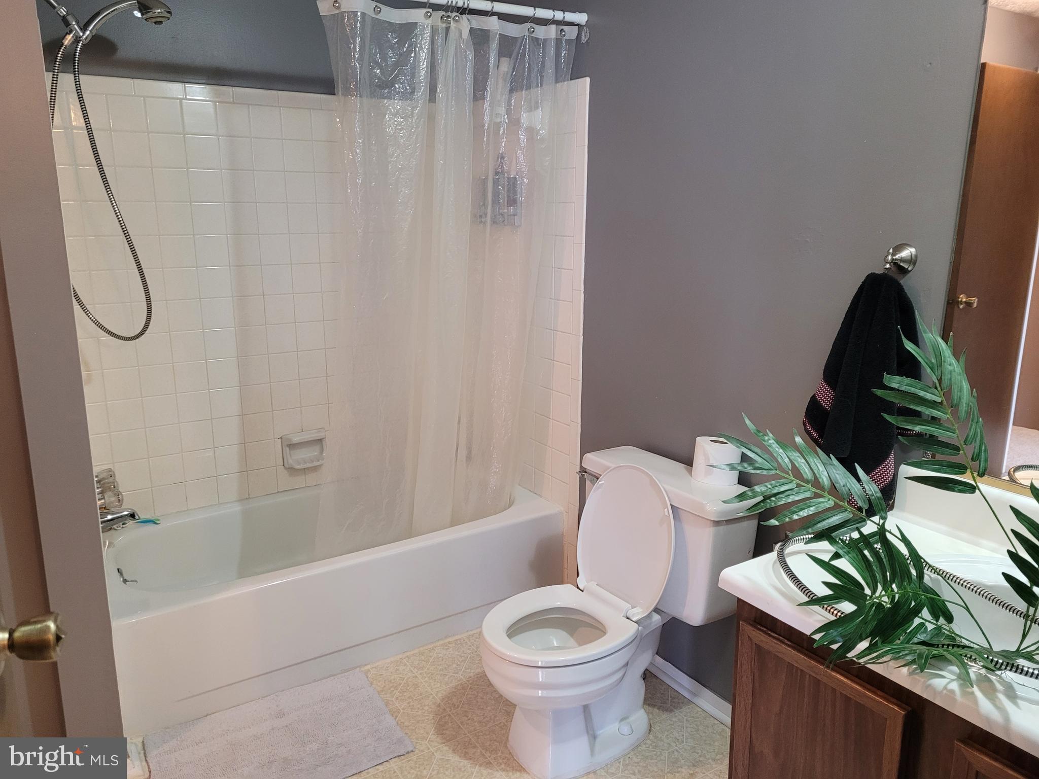 1788 Springfield Lane Frederick, MD 21702 - Photo 7 of 15 Upstairs full bath to hall or master bedroom.